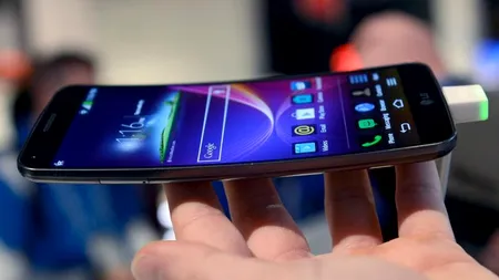 Unul dintre primele smartphone-uri cu ecran curbat, disponibil în România