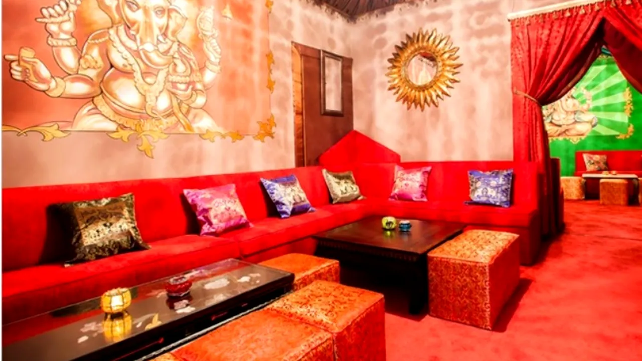 Trei absolvenți de drept și-au făcut o cafenea orientală. „Noi eram clienți și nu eram niciodată 100 la sută mulțumiți. Într-o zi...