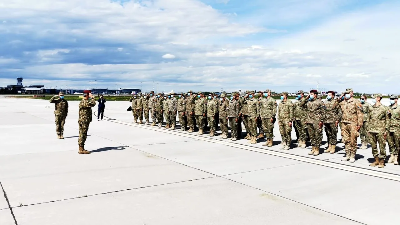 Primii militari români au revenit din Afganistan. Când ar urma să se încheie procedurile de repatriere