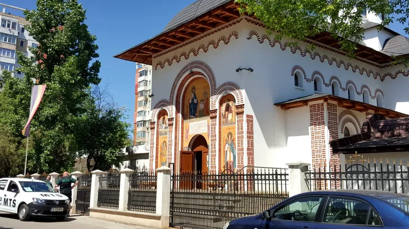 Interzis la înmormântarea fostei soții, un cântăreț celebru din Iași a devastat o biserică. Bărbatul, reținut și dus de urgență la psihiatrie. FOTO