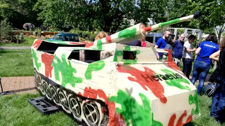 Bărci din sticle de plastic, carton sau țevi PVC s-au întrecut pe râul Bega, la Timișoara