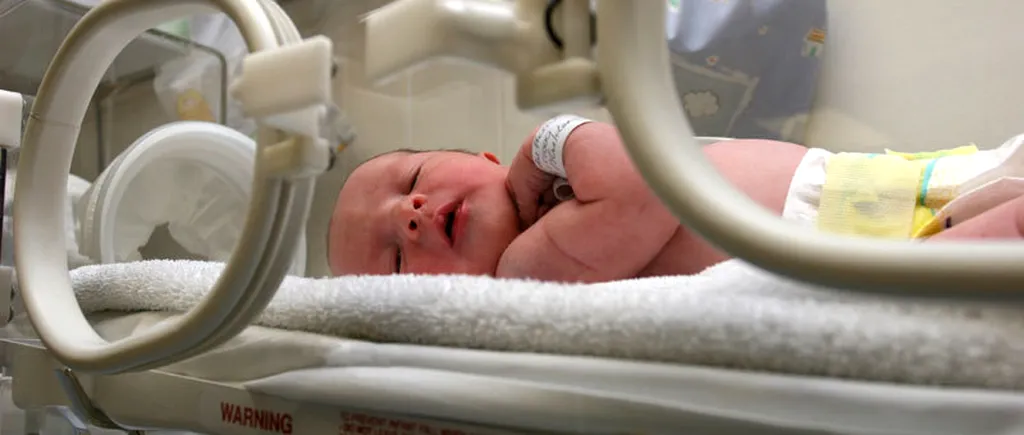 Ce s-a întâmplat cu două fetițe duse la incubator imediat după naștere. 20 de ani mai târziu, familiile cer 12 milioane de euro despăgubire