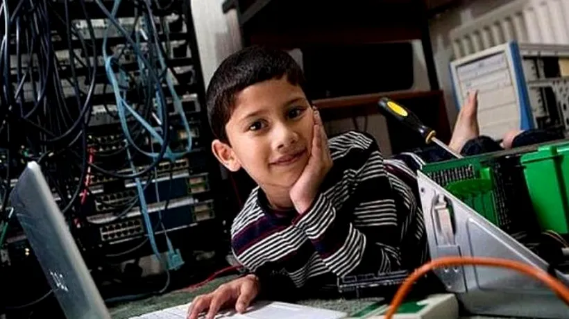 Un băiat din Marea Britanie a ajuns, la cinci ani, cel mai tânăr expert certificat în computere din lume