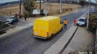 A furat o mașină cu un minor în ea. Un șofer fără permis și beat a intrat cu mașina într-un cap de pod
