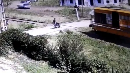 Foto. Copil de 11 ani din Botoșani, spulberat de tren în timp ce muncea