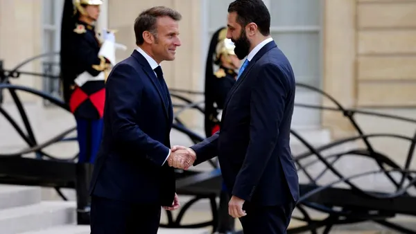 Macron s-a întâlnit cu liderul Siriei la Paris/ Decizia președintelui francez a fost aspru criticată de liderii OPOZIȚIEI