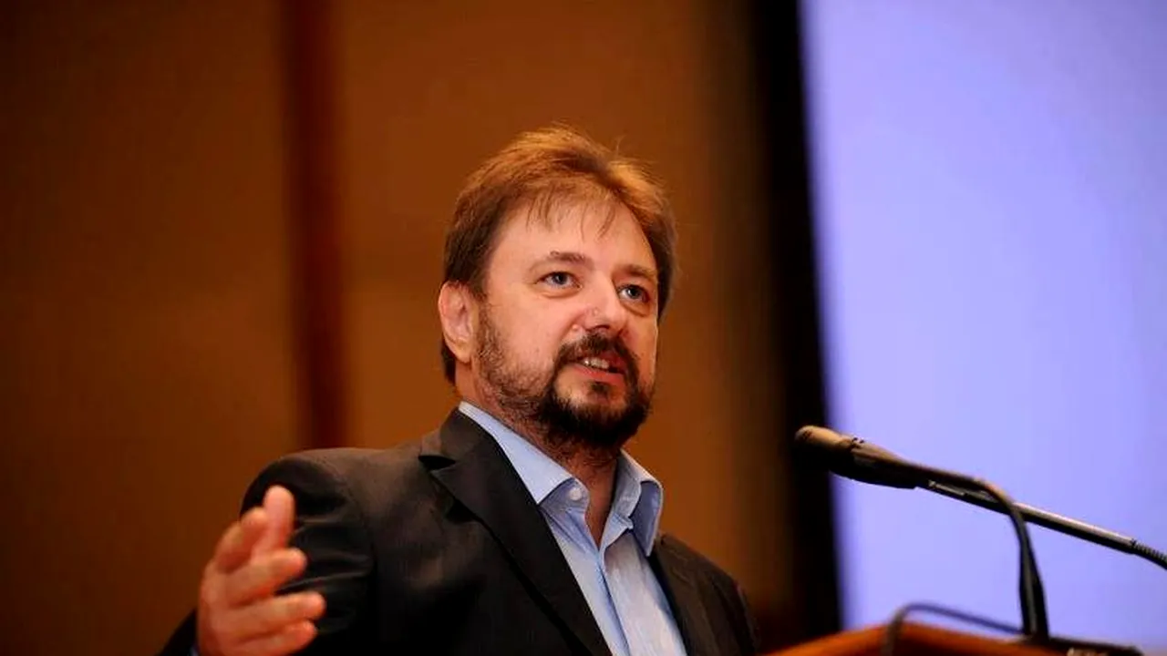 Cristian Pîrvulescu îi compară pe protestarii anti-restricții cu huliganii: „Față de virusuri noi nu avem libertate. Refuzul lor de a accepta virusul este un refuz al științei” (EXCLUSIV)