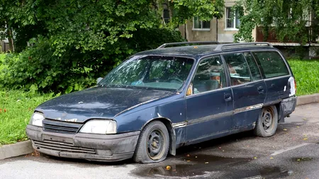 De ce riscă amenzi dacă nu au RCA proprietarii de mașini vechi, chiar dacă nu le mai folosesc. Explicații de la ASF și asigurători