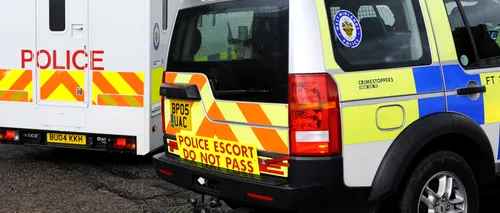Marea Britanie: O persoană a murit, iar alte 12 au fost rănite, după ce un șofer A URCAT CU MAȘINA PE TROTUAR.  Am văzut o fată întinsă pe jos și alta care urla