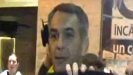 Un politician care s-a alăturat protestului din Timișoara, trimis acasă de manifestanți: ''Ești politic, ești corupt. Mânjești tricolorul. Să-ți fie rușine!''