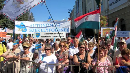 UDMR și partidul lui Tokes au făcut pace pentru o zi ca să protesteze, la Sfântu Gheorghe, față de decizia instanței în 