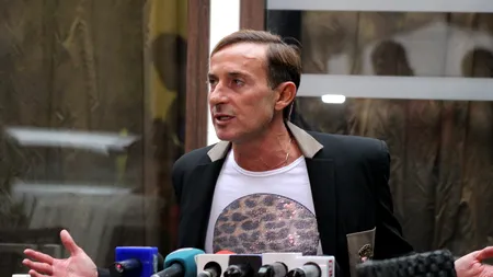 Pasageră în avionul care l-a adus pe Mazăre: Am fost mutată la Business Class pentru siguranță. A stat pe scaun, flancat de doi bărbați. Avea o privire împietrită