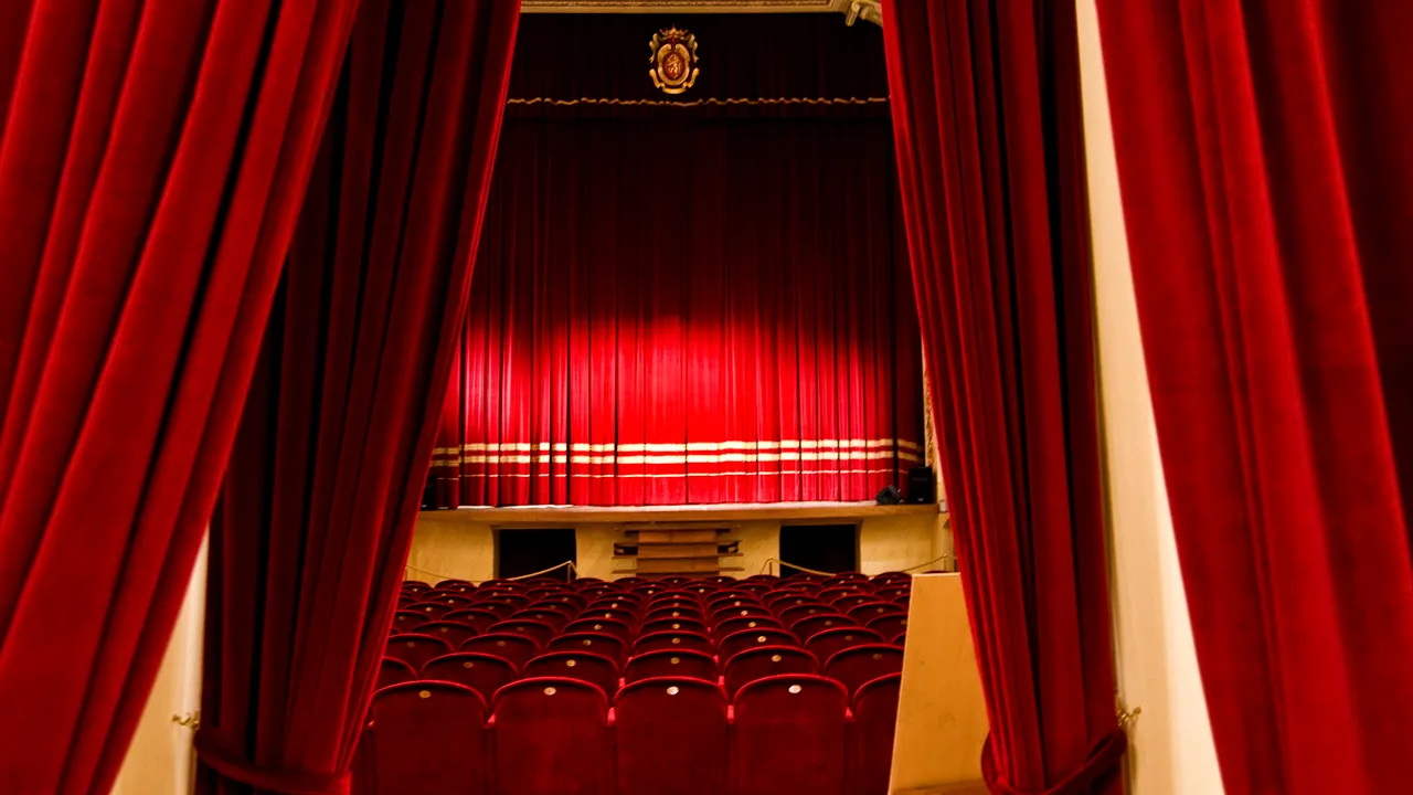 ARTĂ. Unul dintre marile teatre românești își începe stagiunea în aer liber. Spectatorii, obligați să poarte mască