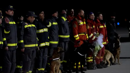 FOTO Prima echipă RO-USAR care a participat la misiuni de căutare-salvare în Turcia a revenit în țară. Ciucă: 