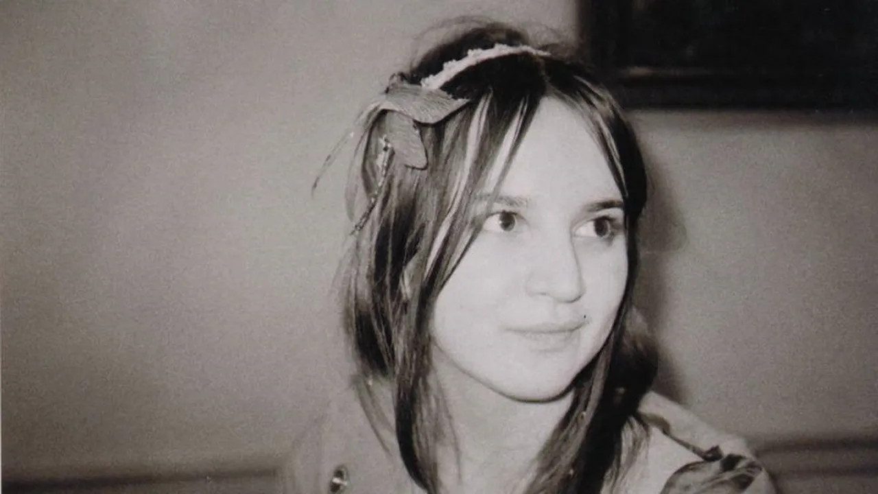 GENERAȚIA MOLDOVENILOR CARE NU VOR SĂ-I LASE ȚARA LUI PUTIN. Din Londra, studenta Paula Erizanu trimite către casă următoarea SCRISOARE