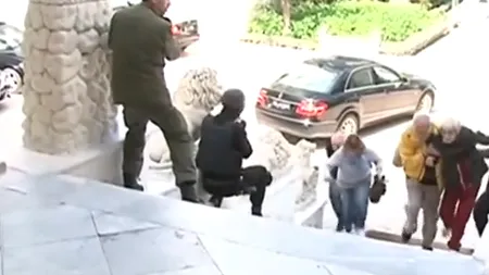 Presa italiană: autorii atacului terorist comis în Tunis aveau mitraliere AK-47 provenind din România