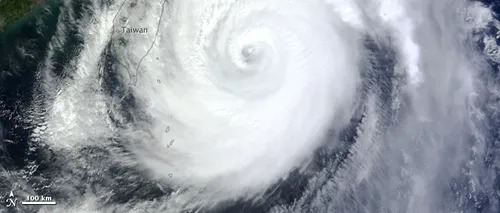 Taifunul Jelawat amenință centrul Japoniei după ce a afectat sudul țării