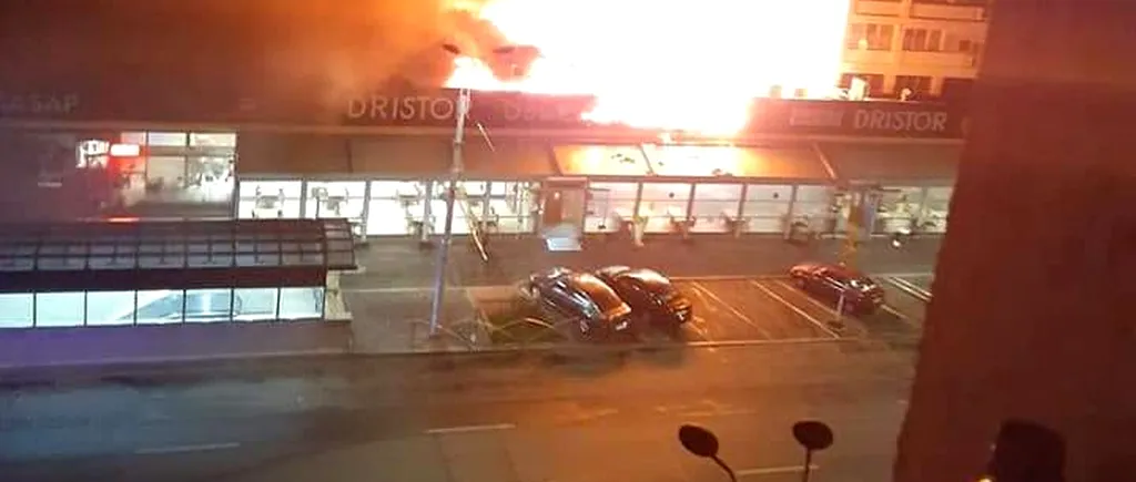 Incendiu puternic la o cunoscută shaormerie din sectorul 4. Doi angajați au avut nevoie de îngrijiri medicale (FOTO-VIDEO)