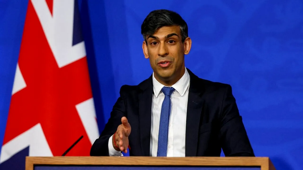 Parlamentul britanic a adoptat proiectul care prevede EXPULZAREA migranților în Rwanda