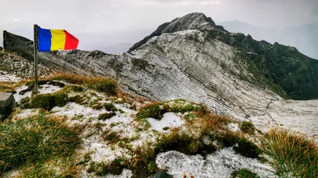 A nins la Vârful Omu, în Munții Bucegi. Meteorologii transmit: Vă rog eu frumos să vă lăsați șlapii acasă