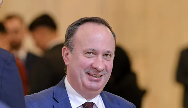 <span style='background-color: #666666; color: #fff; ' class='highlight text-uppercase'>GUVERN</span> Adrian Câciu: Din 15 octombrie, intră cei 250 lei pe TICHETELE sociale / Noua tranșă ajunge la 2,6 milioane de oameni