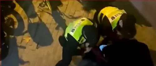 VIDEO | Revoltă în China. Jurnalist BBC, arestat și bătut de polițiști în timp ce transmitea live din Shanghai!