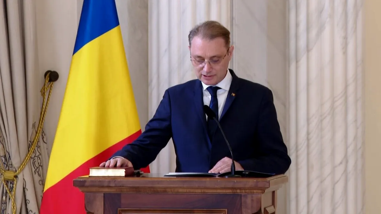 Guvernul Niculescu a depus jurământul la Palatul Cotroceni. Nicușor Dan: ”Îi mulțumesc lui Ilie Bolojan, le mulțumesc lui Eugen Tomac, Adrian Veștea și Siegfried Mureșan”. Niculescu: ”Această sarcină m-a încărcat cu responsabiliate, dar și cu câteva nopți nedormite”