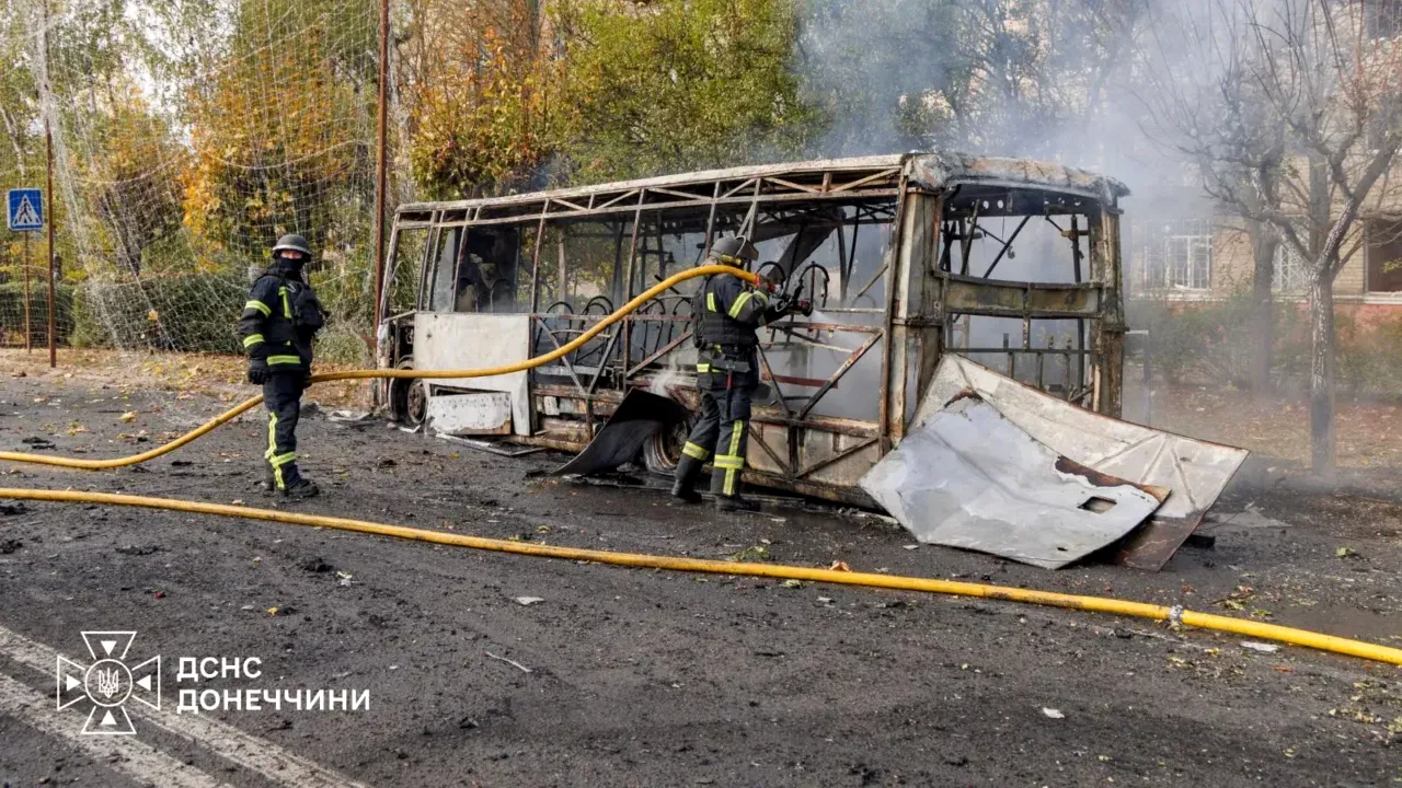 O rachetă rusească ghidată a lovit în două autobuze. Bilanț: 33 de morți și 18 răniți