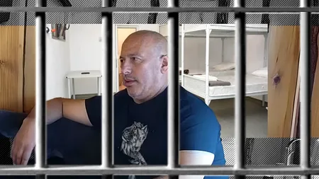 EXCLUSIV | Ce viață duce patronul de la Ferma Dacilor în arestul IPJ Prahova. Pare liniștit, dar face glume macabre