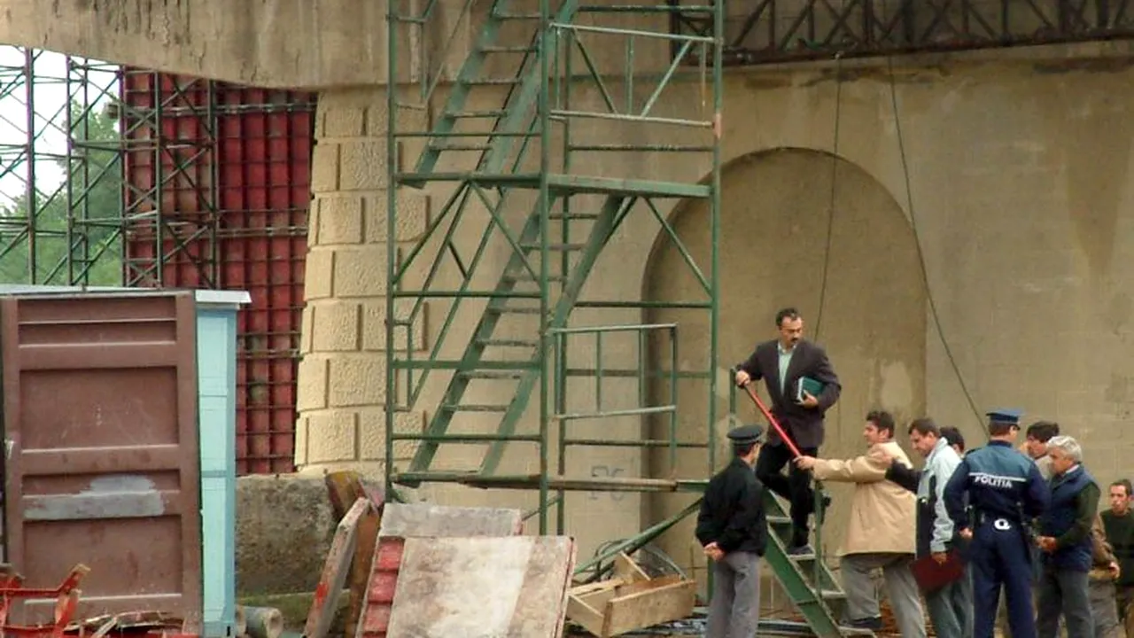 Un angajat al Combinatului Mechel din Târgoviște a murit după ce a căzut de pe o pasarelă