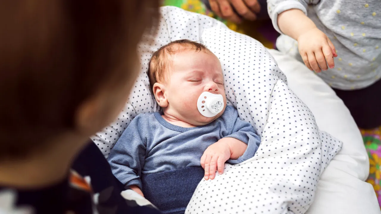 Naștere neașteptată la festivalul Burning Man: o femeie a adus pe lume o FETIȚĂ fără să știe că este însărcinată