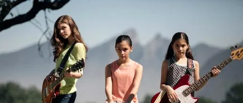 Trei adolescente fac senzație pe internet cu un cover după piesa „Enter Sandman a Metallica