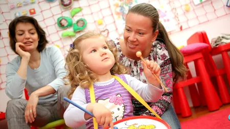 Amenzi drastice pentru părinții care nu anunță autoritățile când copiii lor câștigă bani din activități artistice 