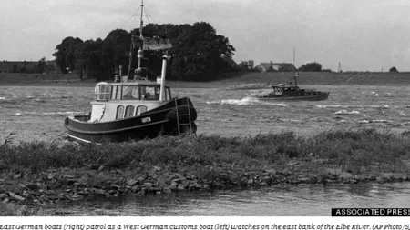 Top 10 cele mai spectaculoase evadări peste Zidul Berlinului. De la trenul deviat, la balonul cu aer cald