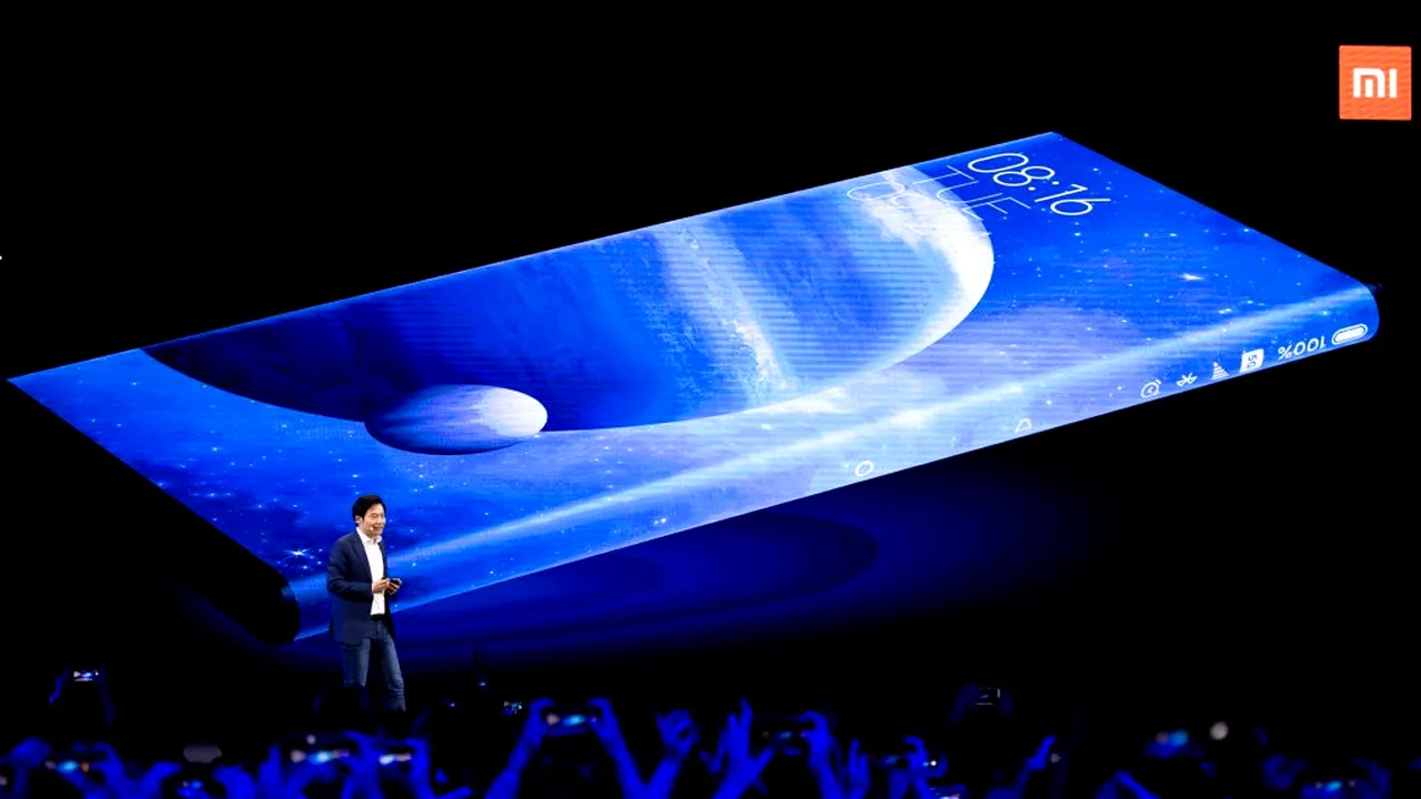Xiaomi i-a luat-o înainte lui Apple și a scos primul telefon format dintr-un display, de jur împrejur