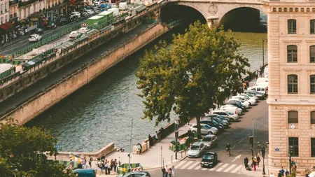 SONDAJ. Economia Franței a revenit la creștere în această lună