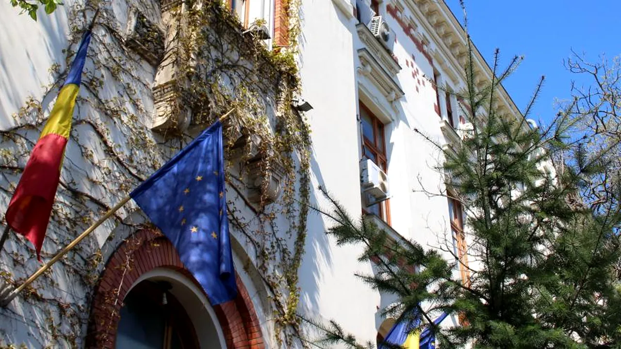 Vești bune de la Ministerul Educației! Burse de peste 2.300 de lei pentru a urma masteratul didactic. Câţi tineri sunt incluşi în programul-pilot