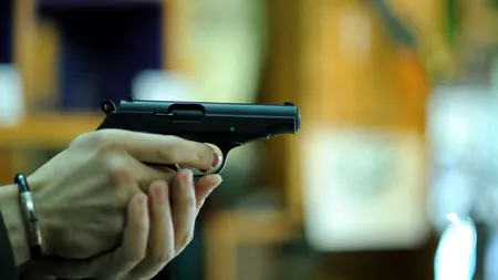 Un bărbat înarmat cu un pistol de jucărie a jefuit o bezinărie din Sibiu
