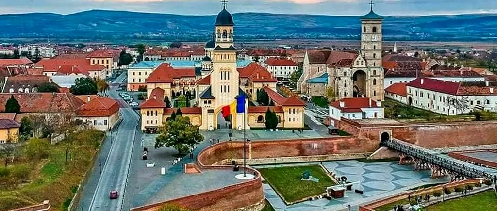 AFACERI de Centenar: 1 Decembrie SCUMPEȘTE de 4 ori cazarea în Alba Iulia și UMPLE toate hotelurile și pensiunile pe o rază de 100 km