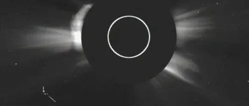 FOTO+VIDEO. Un obiect cu o formă ciudată a fost surprins de un satelit al celor de la NASA în apropierea suprafeței Soarelui 