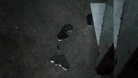 VIDEO | Alertă în Câmpulung Muscel: Două sticle cu mercur au fost descoperite în subsolul unui bloc. „Ferească Dumnezeu să fi intrat un copil acolo”