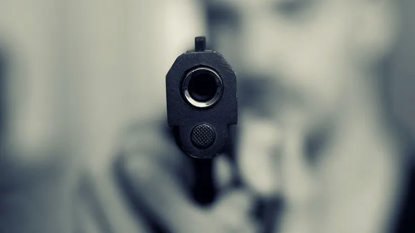„Terorist” în școală, cu pistol de jucărie. Tânărul este anchetat de polițiștii botoșăneni