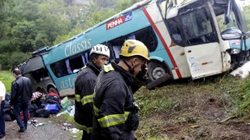 Cel puțin 40 de morți în Brazilia, după ce un autobuz a căzut într-o prăpastie