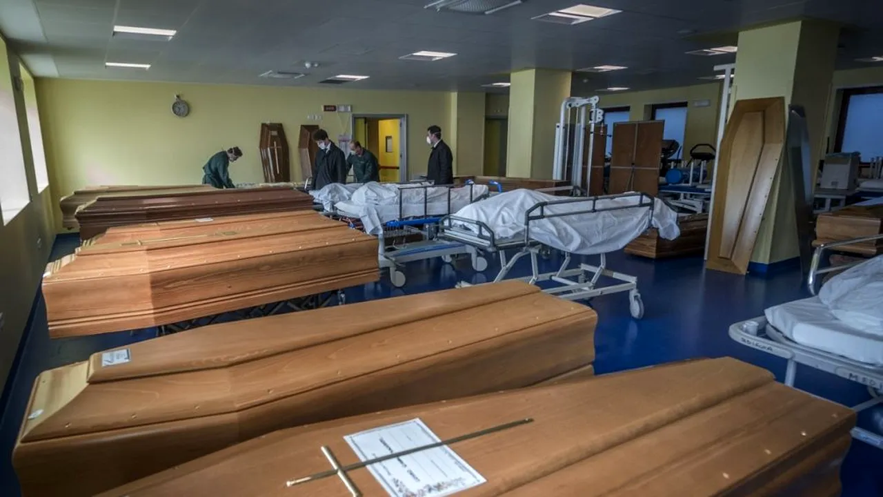 RATA DECESELOR încetinește în Italia / Peste 6.000 de morți, bilanțul de luni