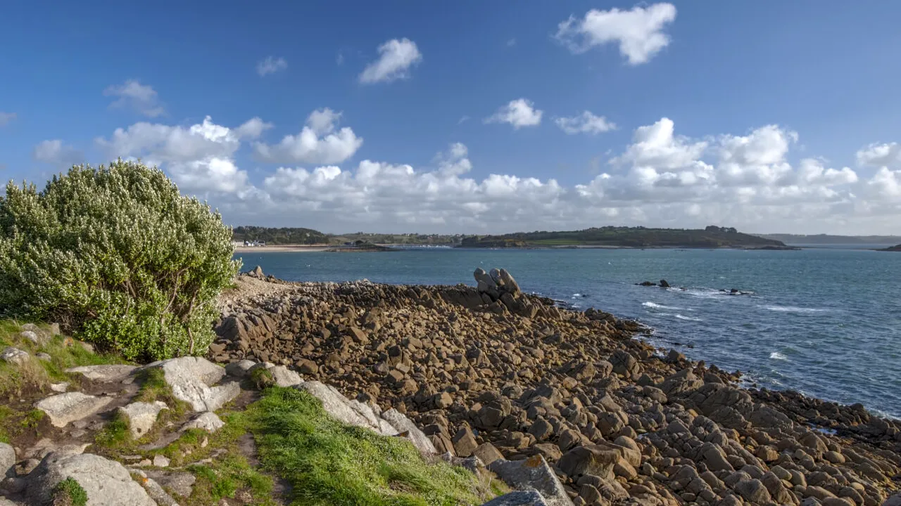 Proprietăţi la malul mării începând cu 25.000 de euro. Priveliștea este de NEUITAT!