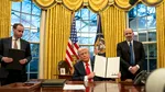 Trump este pregătit să pună capăt războiului cu Iranul fără un acord nuclear dacă strâmtoarea Ormuz se redeschide