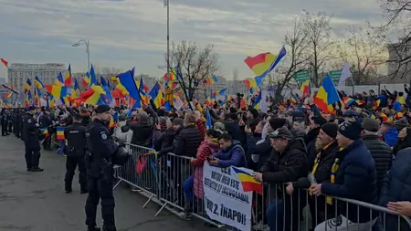 Susținătorii lui Călin Georgescu, miting la sediul CCR: „Turul 2 înapoi” / Protestul nu a fost autorizat de Jandarmerie