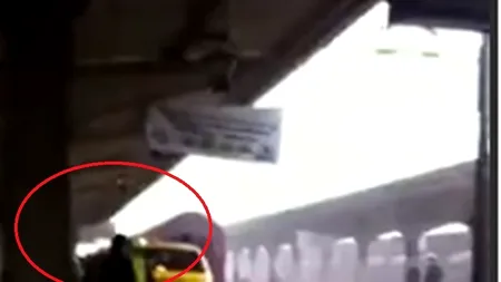 VIDEO. Se întâmplă în România anului 2014. Un taximetru a ajuns pe unul dintre peroanele Gării de Nord