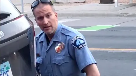 USA. Polițistul care a stat cu genunchiul pe gâtul lui George Floyd a fost arestat