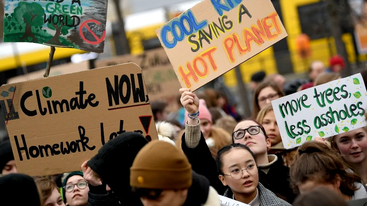 O miuță veselă pe tăpșanul pătimirii noastre